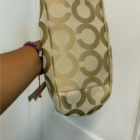 Coach 2008 Beige and Gold Shoulder Bag EUC rose gold hardware - Picture 8 of 14